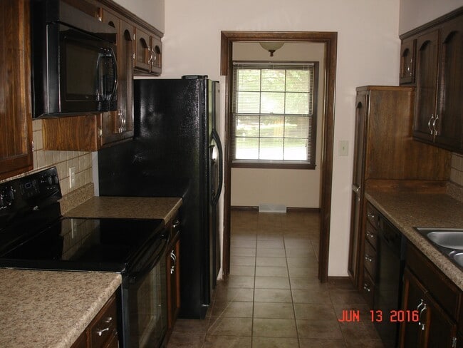 Building Photo - 23 High Dr