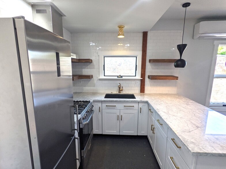 kitchen - 3554 4th Ave