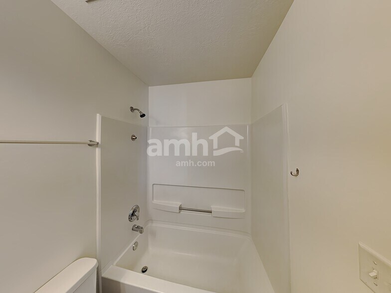 Building Photo - 72 N Cameron St