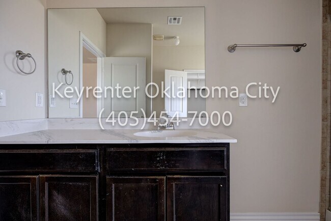 Building Photo - Stunning 5BD, 2 1/2 BTH Home Seconds away from John Kilpatrick Turnpike in YUKON!