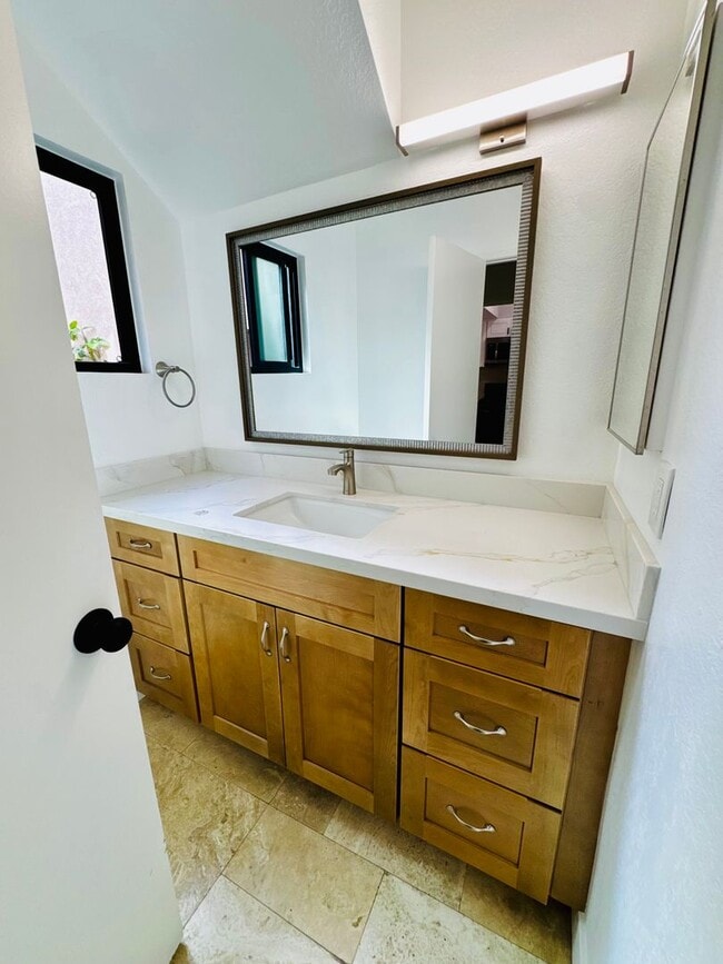 Building Photo - Remodelled 3/3 Townhome For Rent in Huntington Harbor!