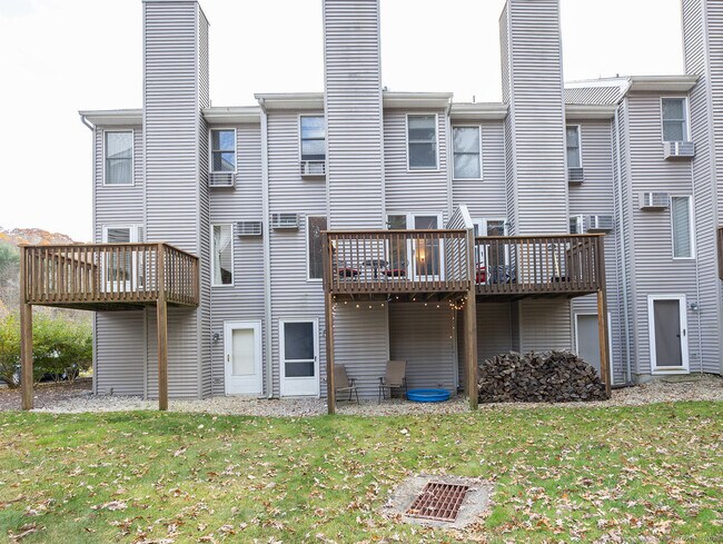 Building Photo - 1275 Winsted Rd