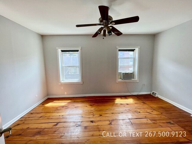 Building Photo - Renovated 2bd apt in Northern Liberties. D...