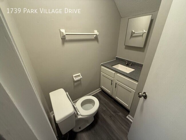 Building Photo - 1739 Park Village Dr