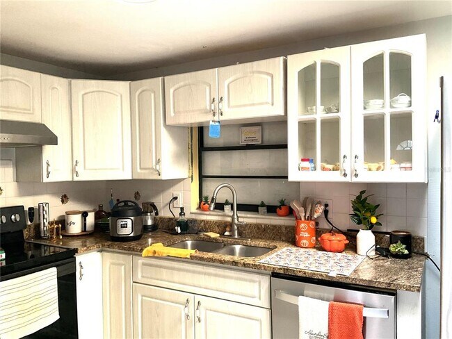 Building Photo - 9315 Candlemaker Ct