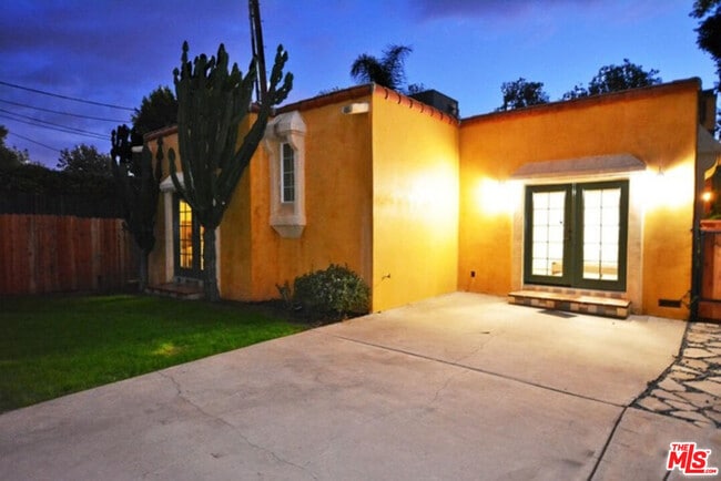 Building Photo - 1847 E Del Mar Blvd