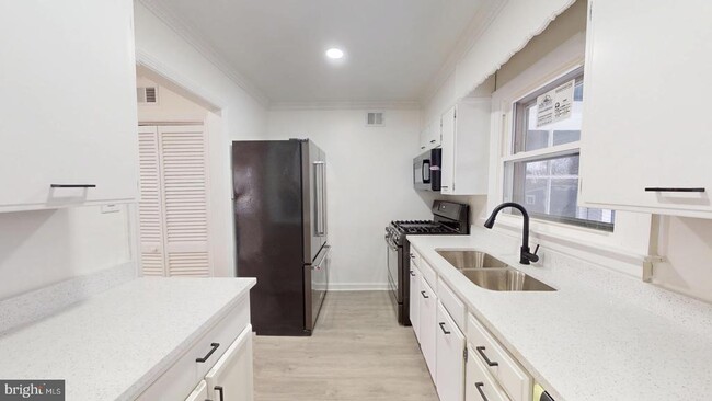 Building Photo - 6511 Enfield Dr