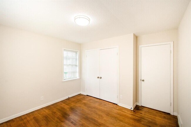 Building Photo - 3701 Joslyn St