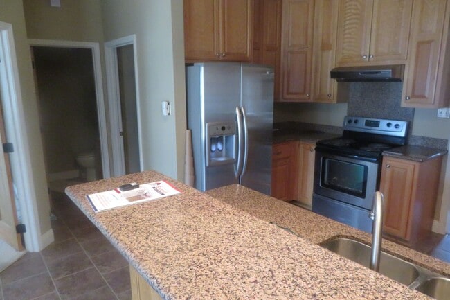 Building Photo - 442 Country Club Rd