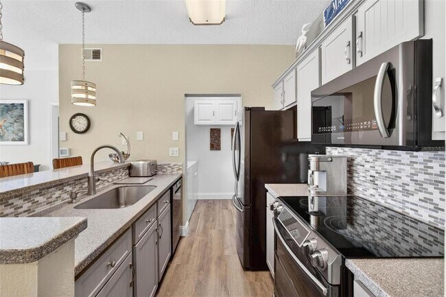 Building Photo - 10764 70th Ave N