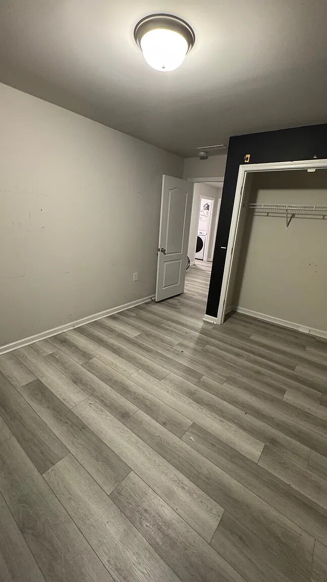 Building Photo - Room in Townhome on Joneshaven Dr