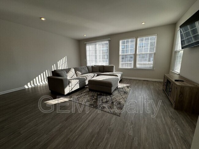 Building Photo - 1853 Sag Harbor Ln