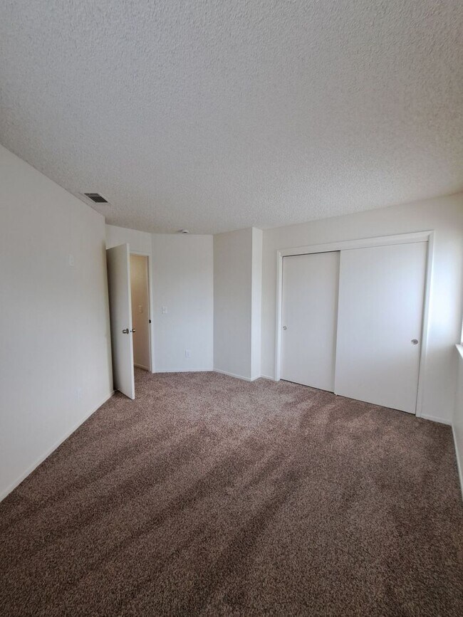 Building Photo - Stunning 2 Story Home with 3BR and a Backyard-Available Now!