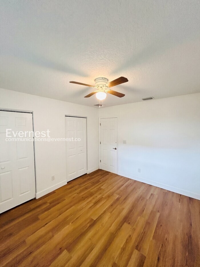 Building Photo - 2070 Loma Linda Way N