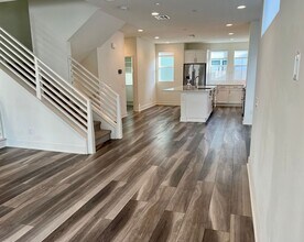 Building Photo - Exclusive Executive Condo in the Heart of ...
