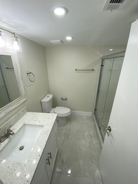 Building Photo - 8830 Royal Palm Blvd