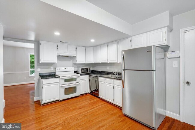 Building Photo - 9622 Cinnamon Creek Dr