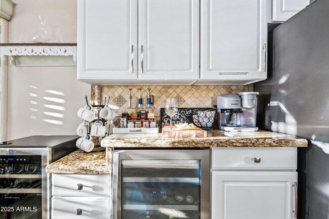 Building Photo - 1817 E Willow Tree Ct