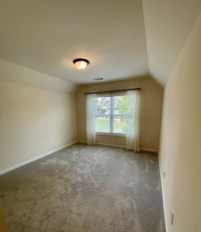 Building Photo - Gorgeous 5 bedroom 3.5 bath home in desira...