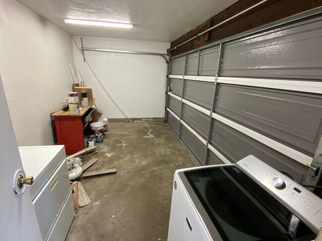 Primary Photo - Granite Hills 4 Bedroom Home!