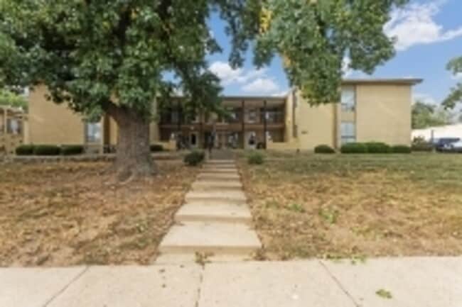 Building Photo - 508 W 89th St
