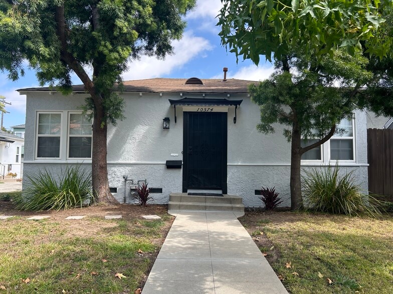 Building Photo - 10574 Ayres Ave