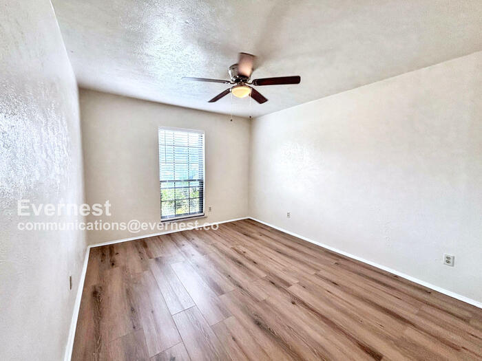 Building Photo - 5538 W Ridgecreek Dr