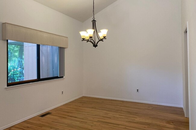 Building Photo - 331 Birch Ln