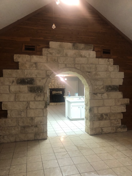 Building Photo - 10207 Wagon Rd W