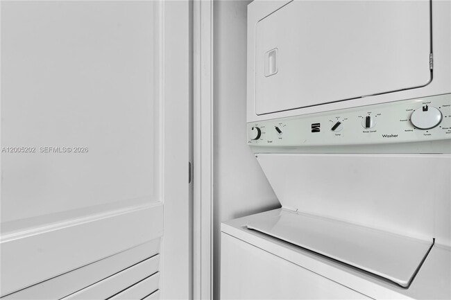 Building Photo - 1080 Brickell Ave