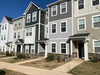 Building Photo - 702 Gimari Dr