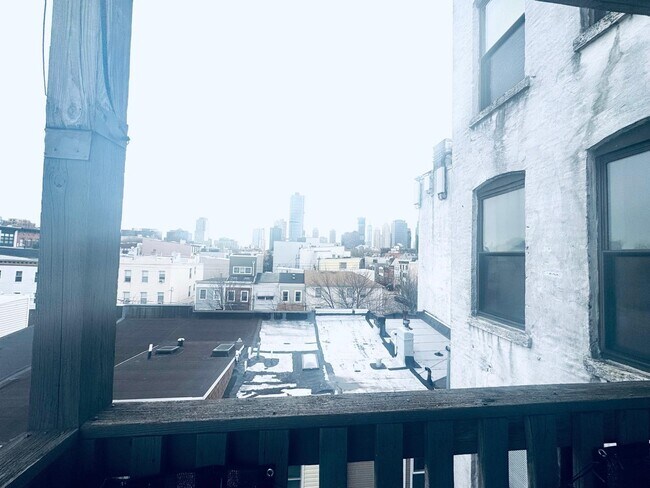 Building Photo - 336 4th St