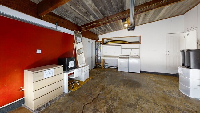 Building Photo - 4BD/2BA House w/ Covered Patio & Pool! (Le...