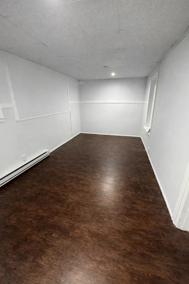 Building Photo - Renovated 1-Bedroom Apartment | Available Now | Housing Vouchers Accepted
