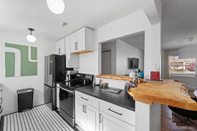 Building Photo - 305 Maplewood Dr