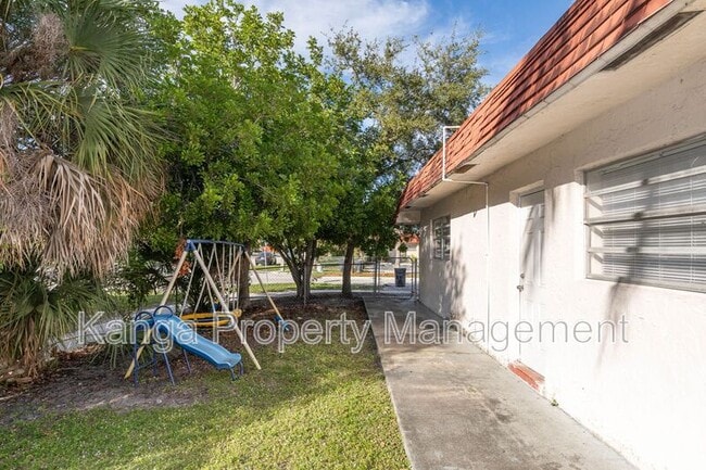 Building Photo - 7750 SW 10th Ct