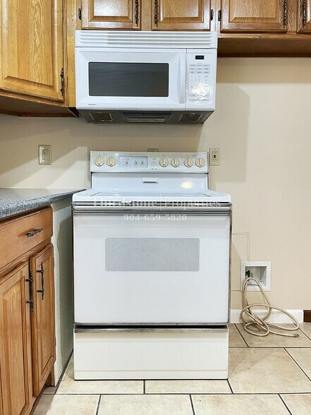 Building Photo - 1717 Lindsey Rd