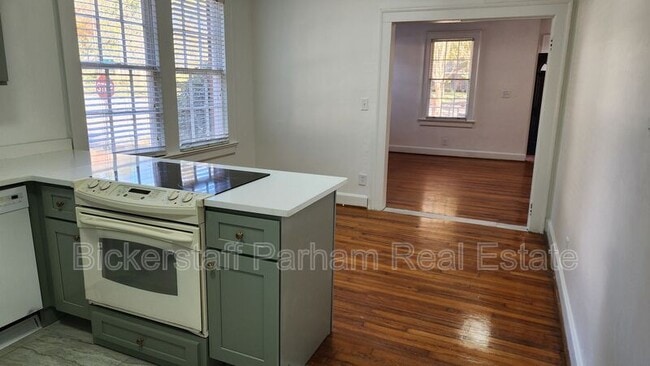 Building Photo - 925 Cooper Ave