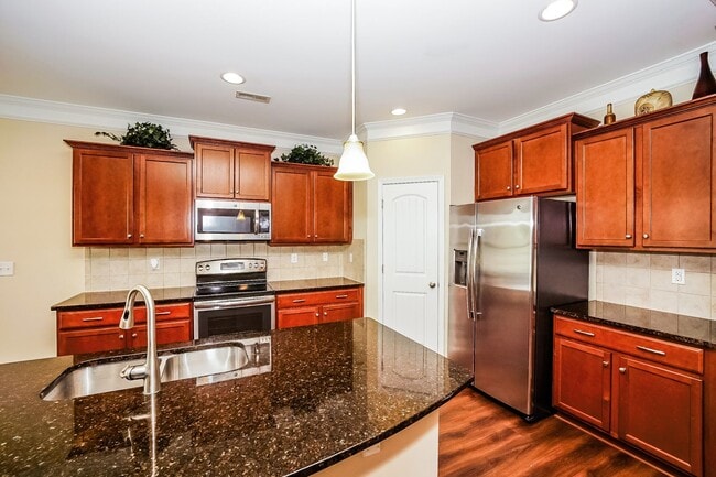 Building Photo - Beautiful 4 Bedroom Single Family Home