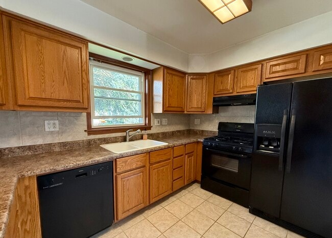 Building Photo - 312 S Lodge Ln