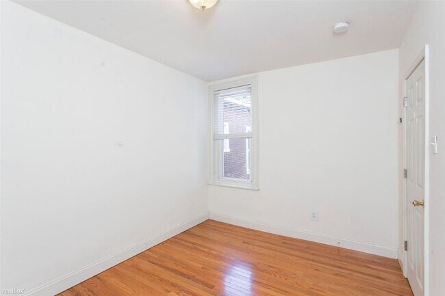Building Photo - Delightful 5BR 3BA Townhome near Temple Un...