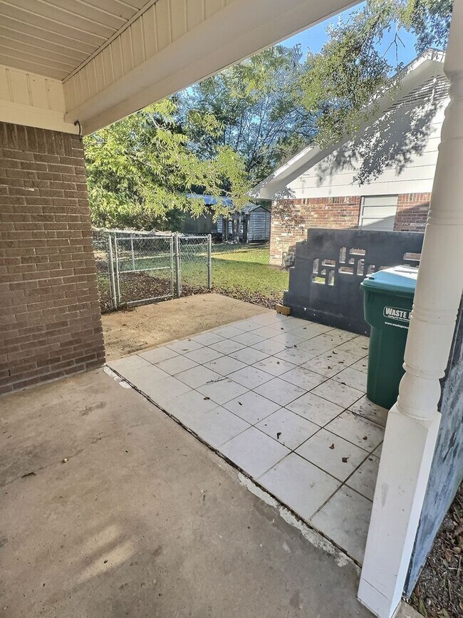 Building Photo - 302 Hunter Dr