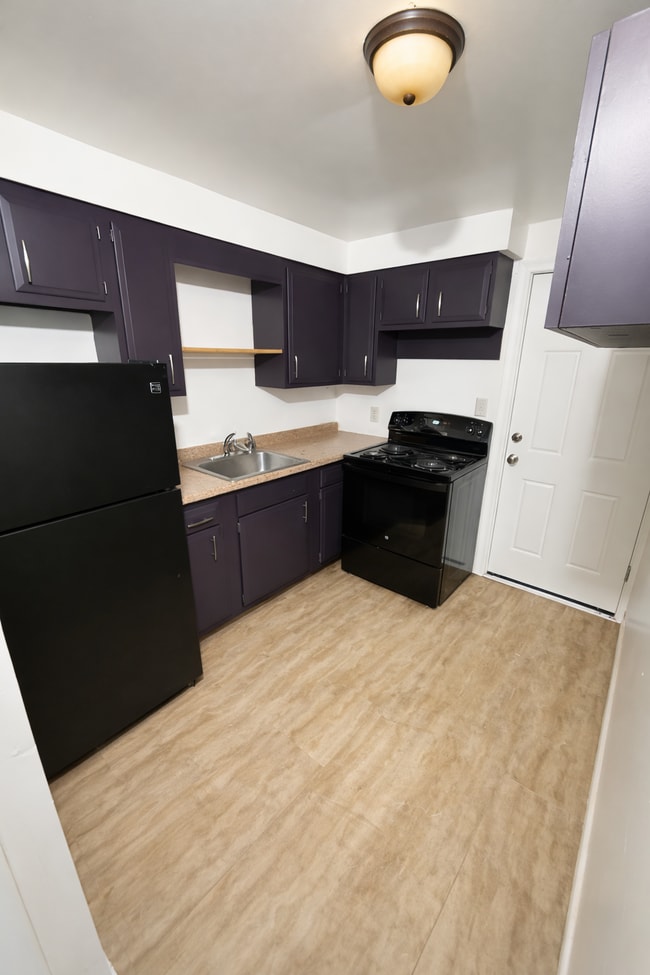 Building Photo - 2314 Broadway Ave