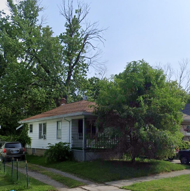 Building Photo - Property available now! (Section 8 ready)
