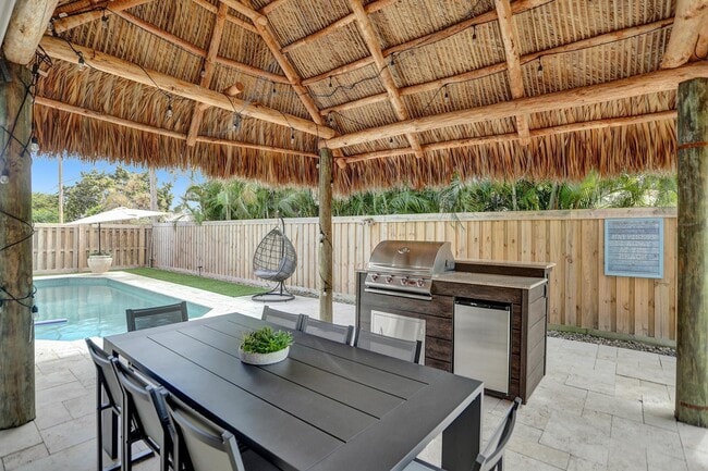 Building Photo - 470 SE 4th Ct