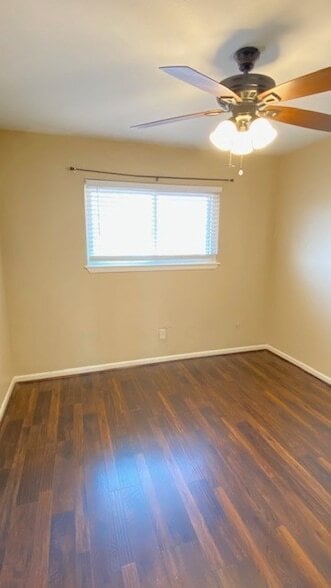 Building Photo - 1831 Sherwood Forest St