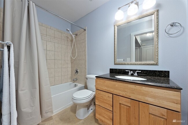 Building Photo - 31 E Peyton Pl