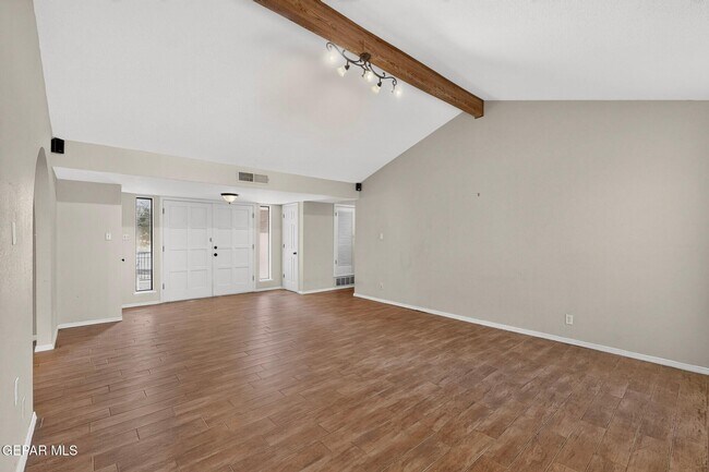 Building Photo - 7419 Mission Viejo Dr