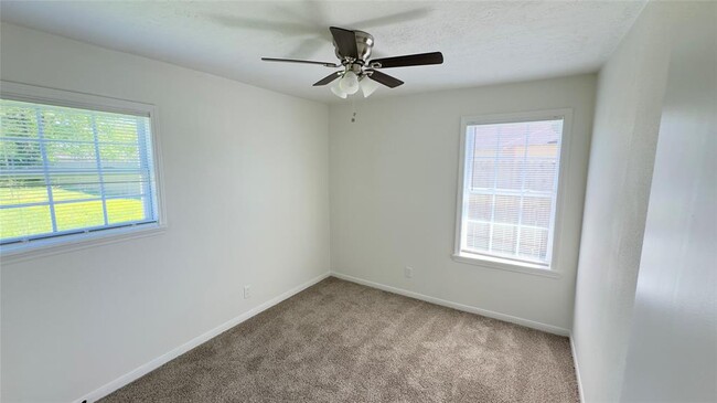 Building Photo - 3910 Englewood St