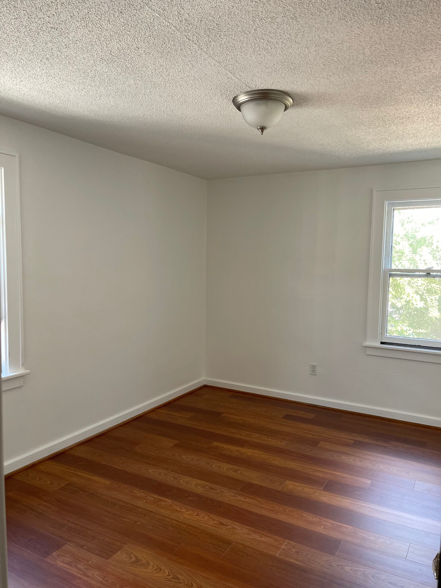 2nd larger bedroom with new floors, freshly painted - 190 Hamilton Dr